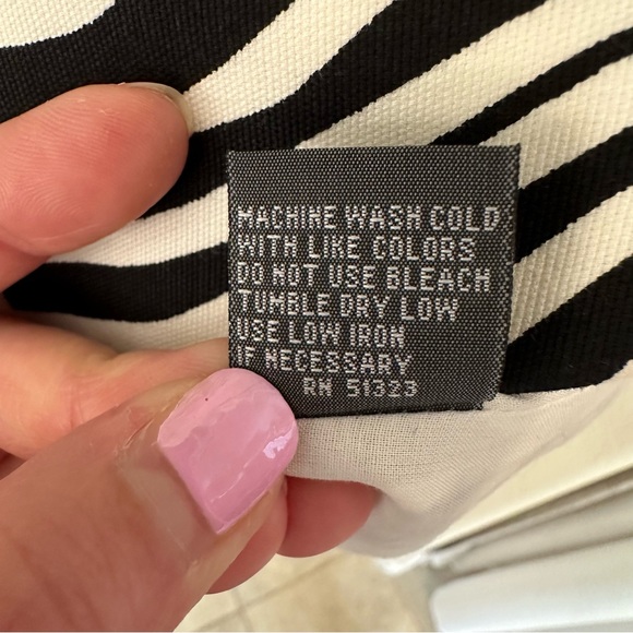 Kenneth Cole Reaction Size: 2 - Picture 5 of 6